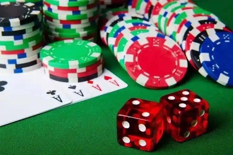 Antarmuka permainan Teen Patti di platform taruhan777 menampilkan kartu pemain dan dealer dengan jelas